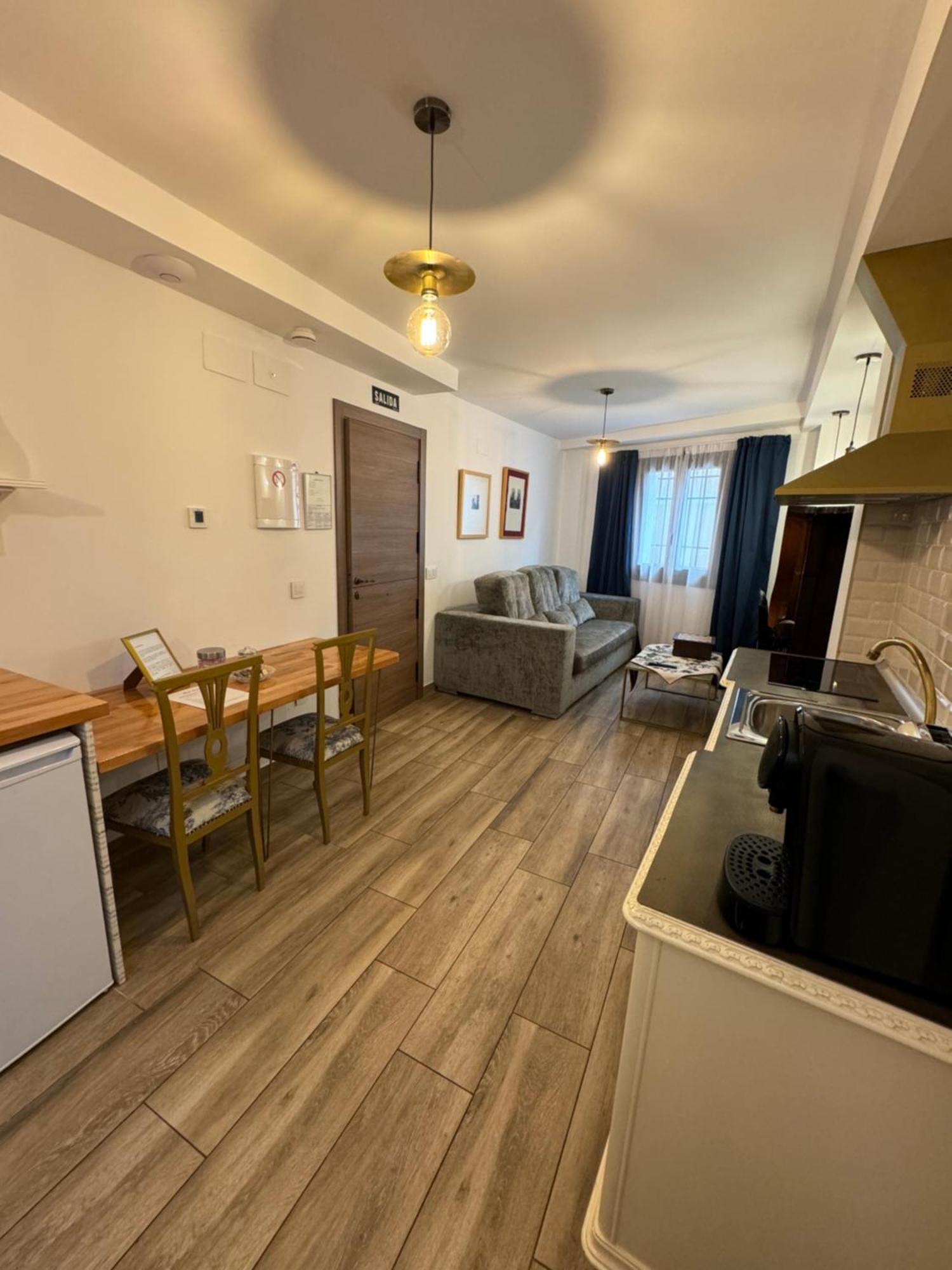 Ateneo Cuenca Suites Con Cocina En El Casco Historico Bagian luar foto