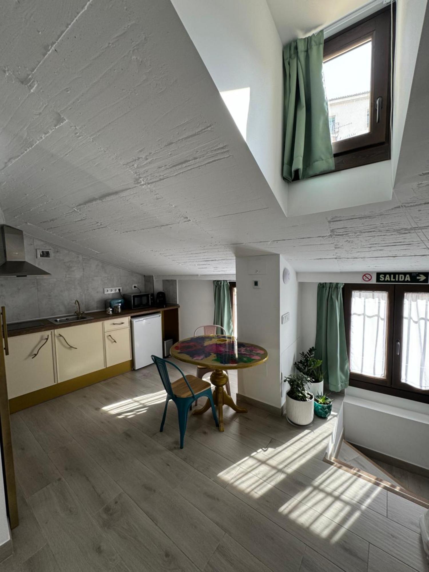 Ateneo Cuenca Suites Con Cocina En El Casco Historico Bagian luar foto