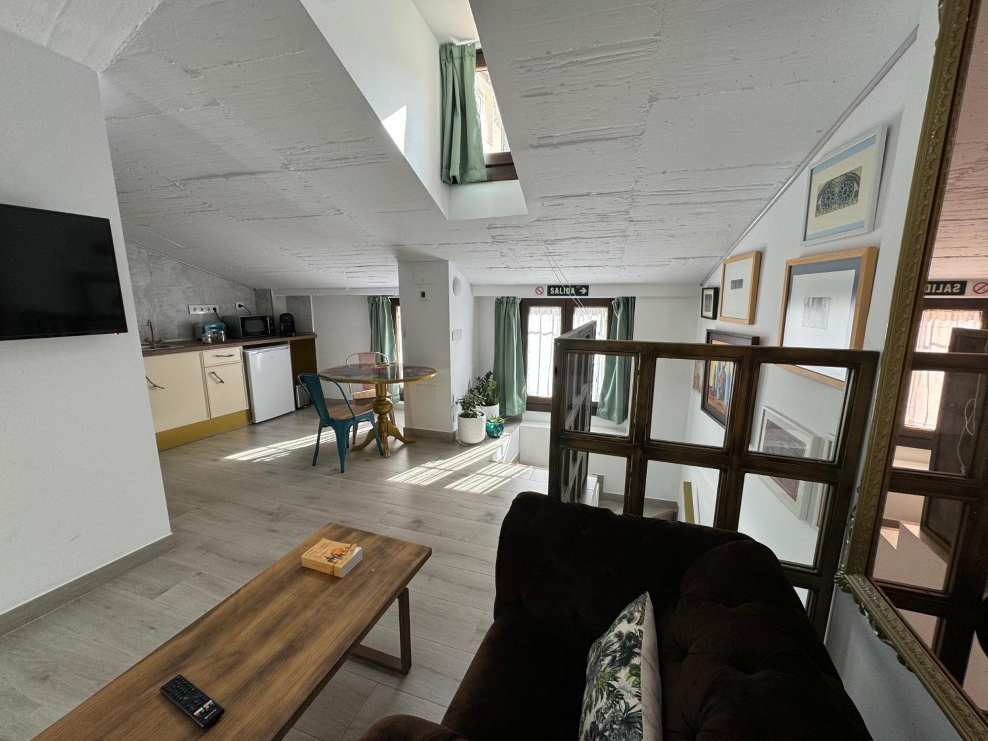 Ateneo Cuenca Suites Con Cocina En El Casco Historico Bagian luar foto
