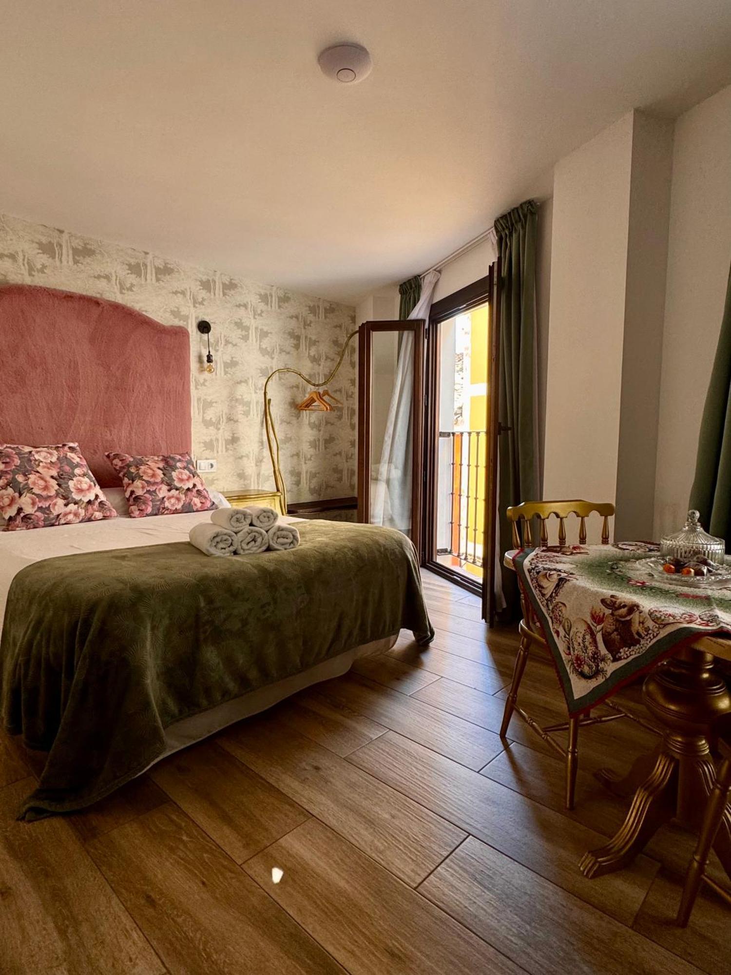 Ateneo Cuenca Suites Con Cocina En El Casco Historico Bagian luar foto