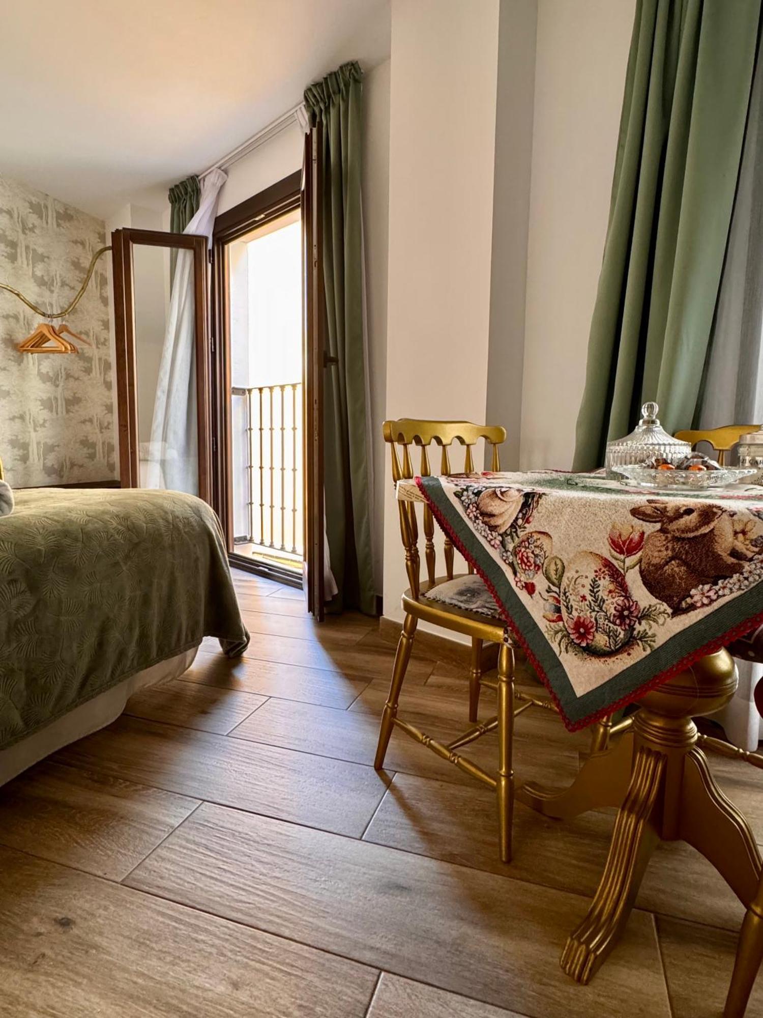 Ateneo Cuenca Suites Con Cocina En El Casco Historico Bagian luar foto