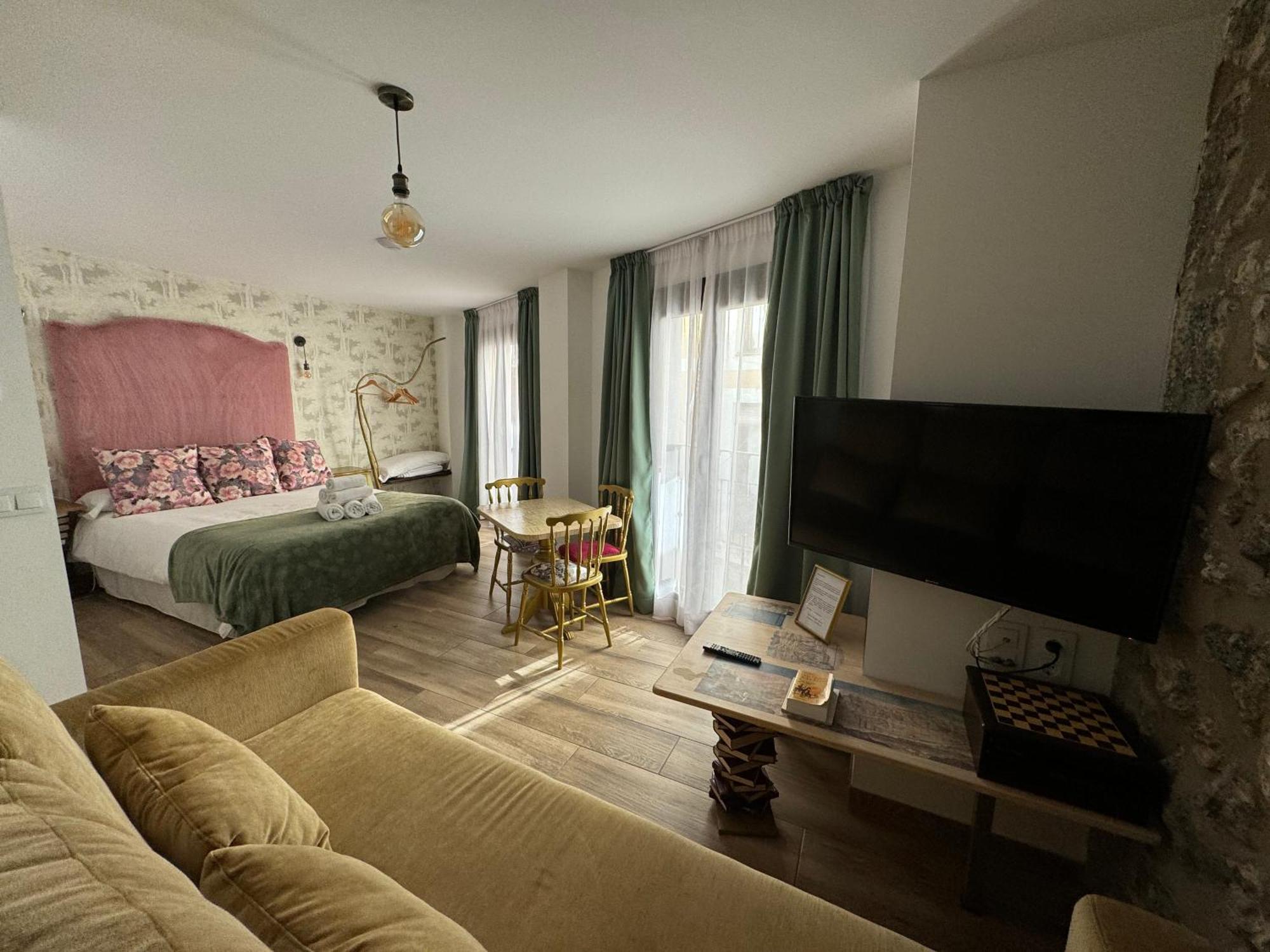 Ateneo Cuenca Suites Con Cocina En El Casco Historico Bagian luar foto