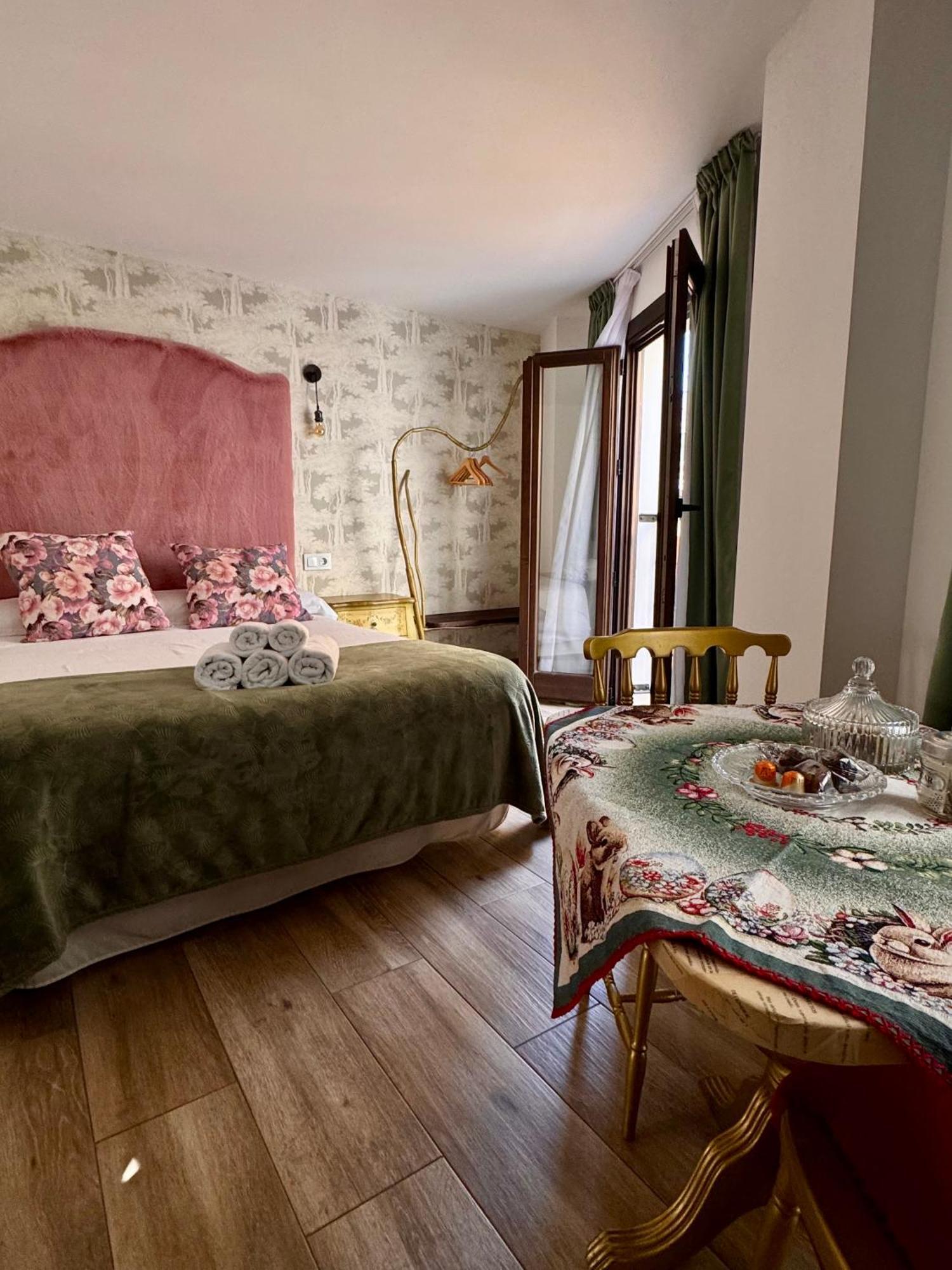 Ateneo Cuenca Suites Con Cocina En El Casco Historico Bagian luar foto